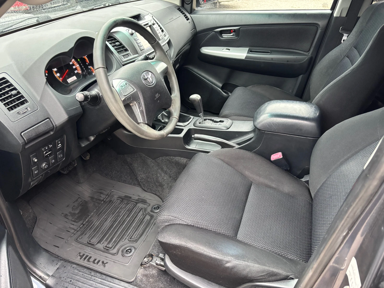 Toyota Hilux 3.0 D-4D AUTOMATIC , снимка 9 - Автомобили и джипове - 53952919