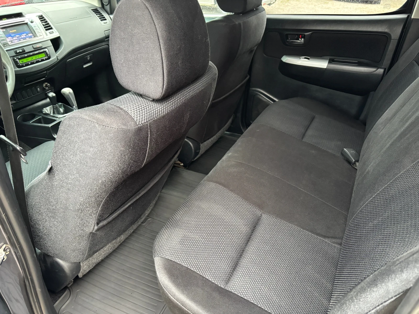 Toyota Hilux 3.0 D-4D AUTOMATIC , снимка 13 - Автомобили и джипове - 53952919