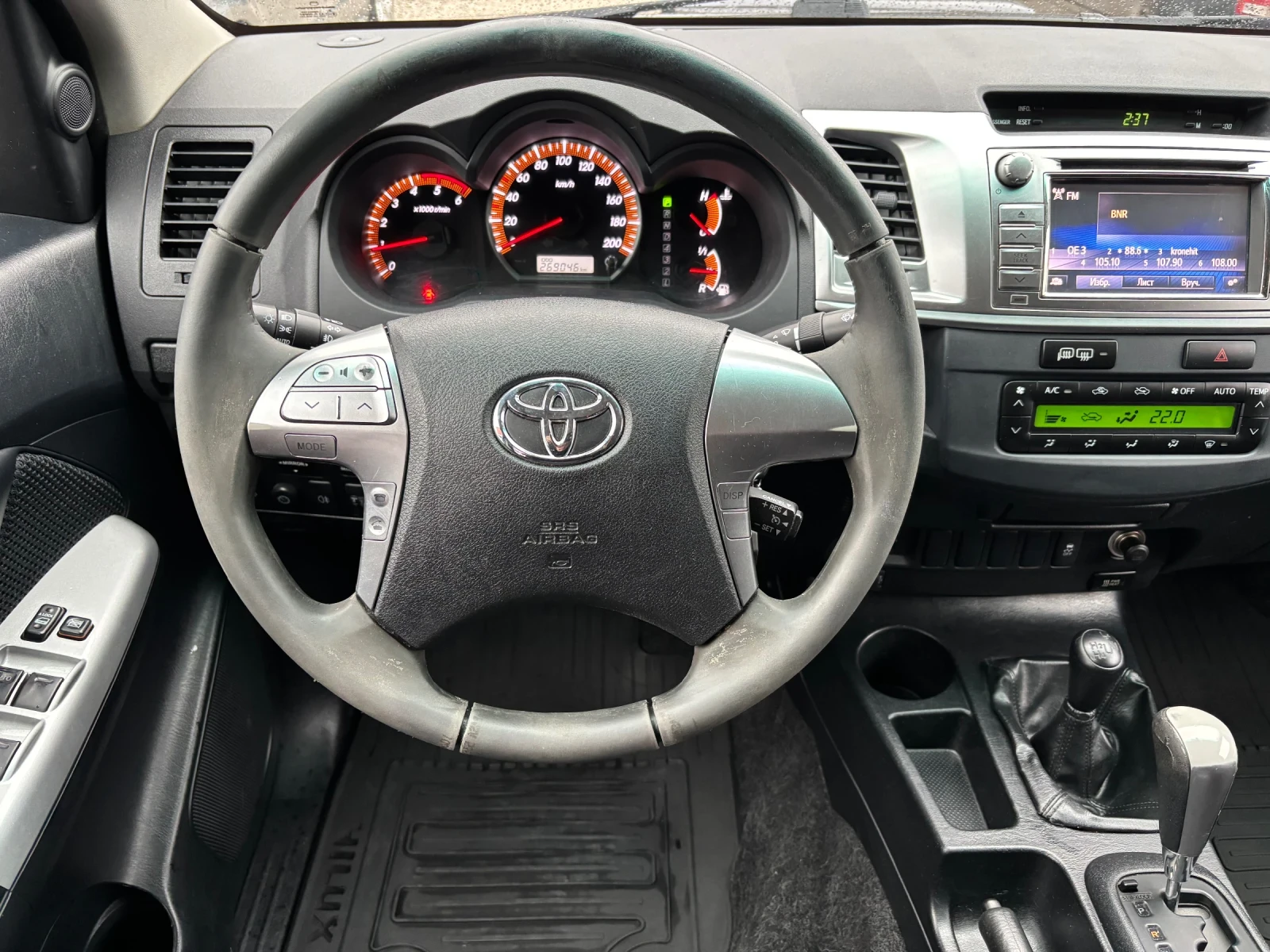 Toyota Hilux 3.0 D-4D AUTOMATIC , снимка 10 - Автомобили и джипове - 53952919