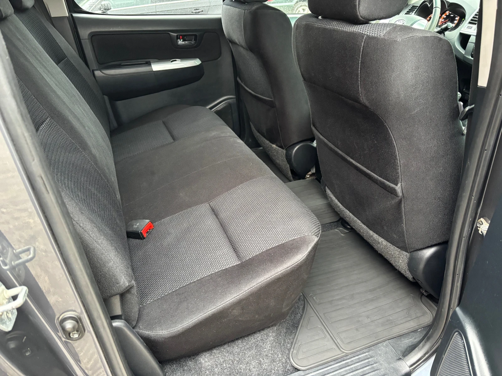 Toyota Hilux 3.0 D-4D AUTOMATIC , снимка 14 - Автомобили и джипове - 53952919