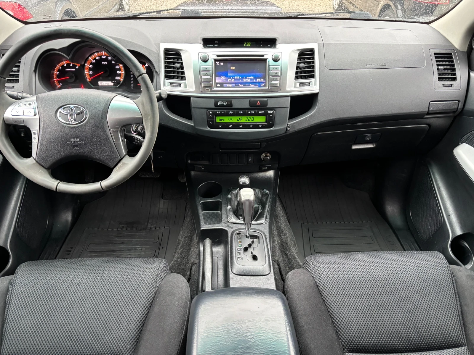 Toyota Hilux 3.0 D-4D AUTOMATIC , снимка 12 - Автомобили и джипове - 53952919