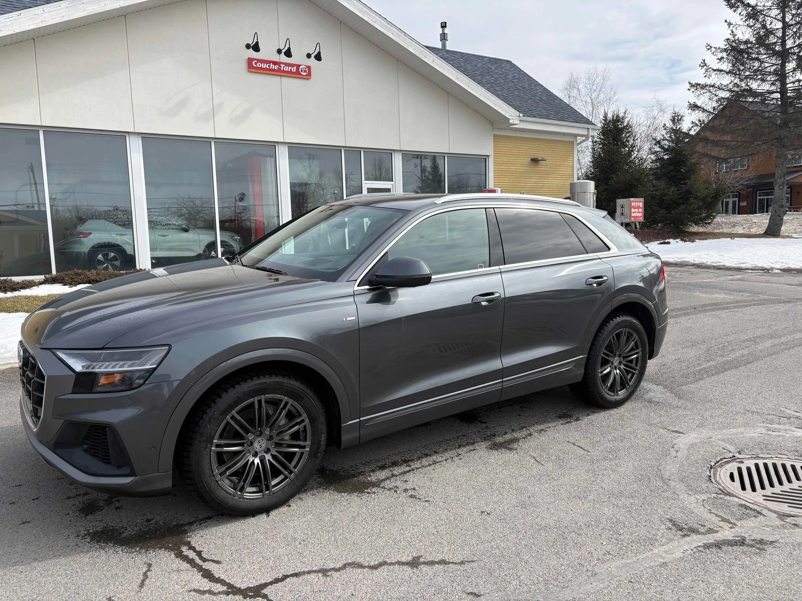 Audi Q8 Technik С РЕГИСТРАЦИЯ & АВТО КРЕДИТ , снимка 3 - Автомобили и джипове - 53952172