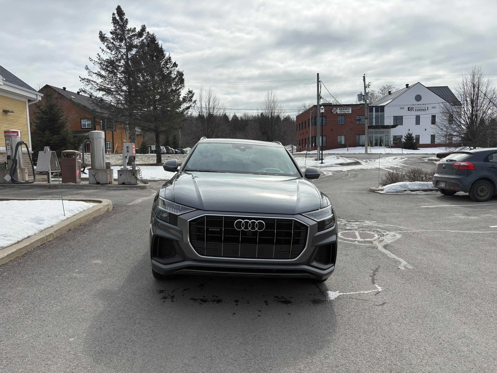 Audi Q8 Technik С РЕГИСТРАЦИЯ & АВТО КРЕДИТ , снимка 2 - Автомобили и джипове - 53952172