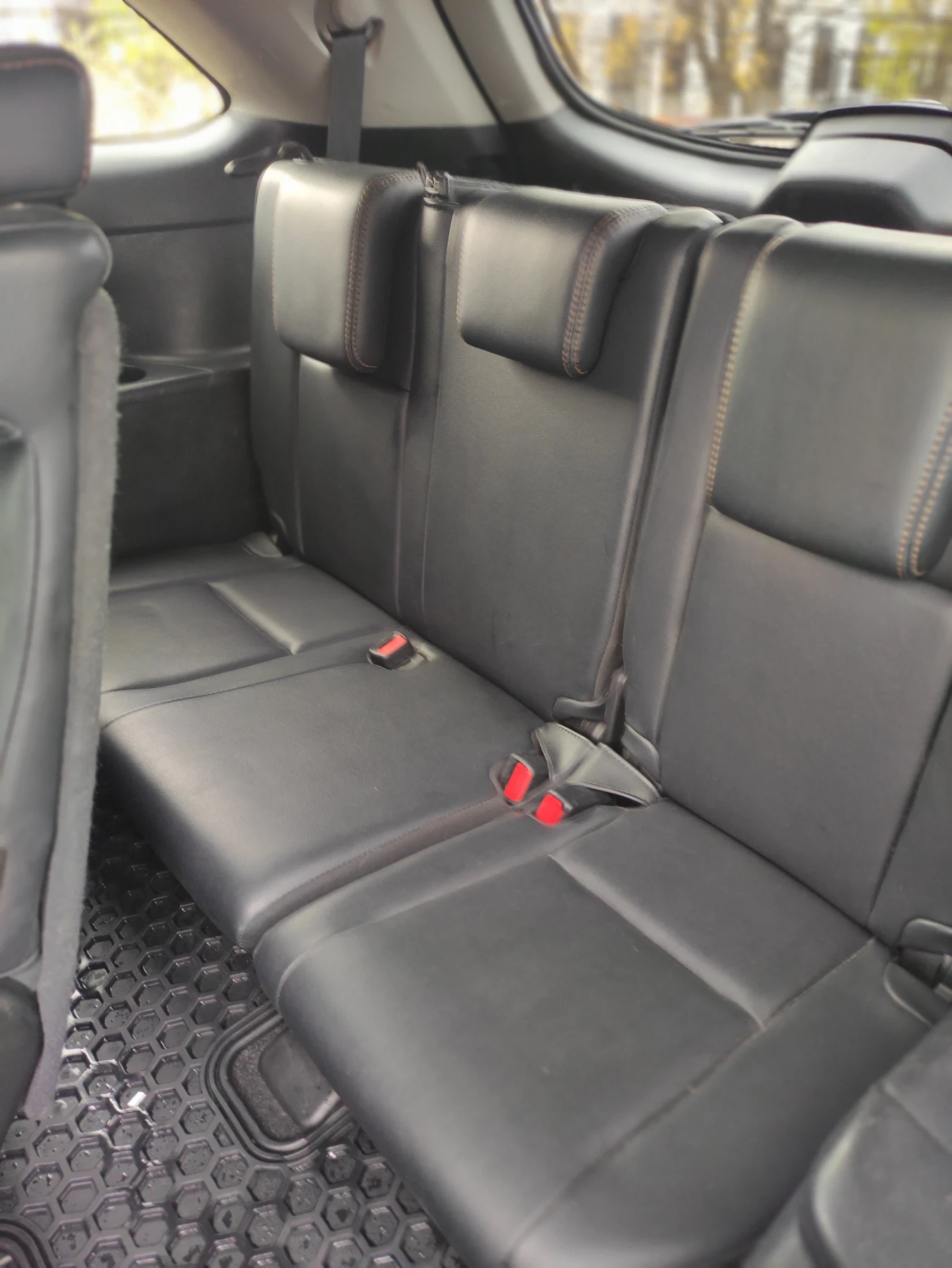 Toyota Highlander XLE 3.5 Хибрид 7+ 1, снимка 8 - Автомобили и джипове - 55367523