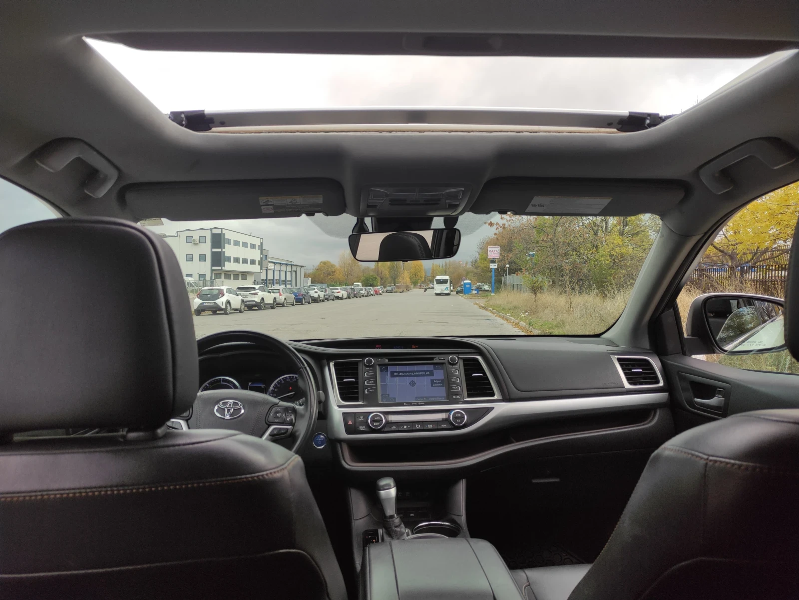 Toyota Highlander XLE 3.5 Хибрид 7+ 1, снимка 13 - Автомобили и джипове - 55367523