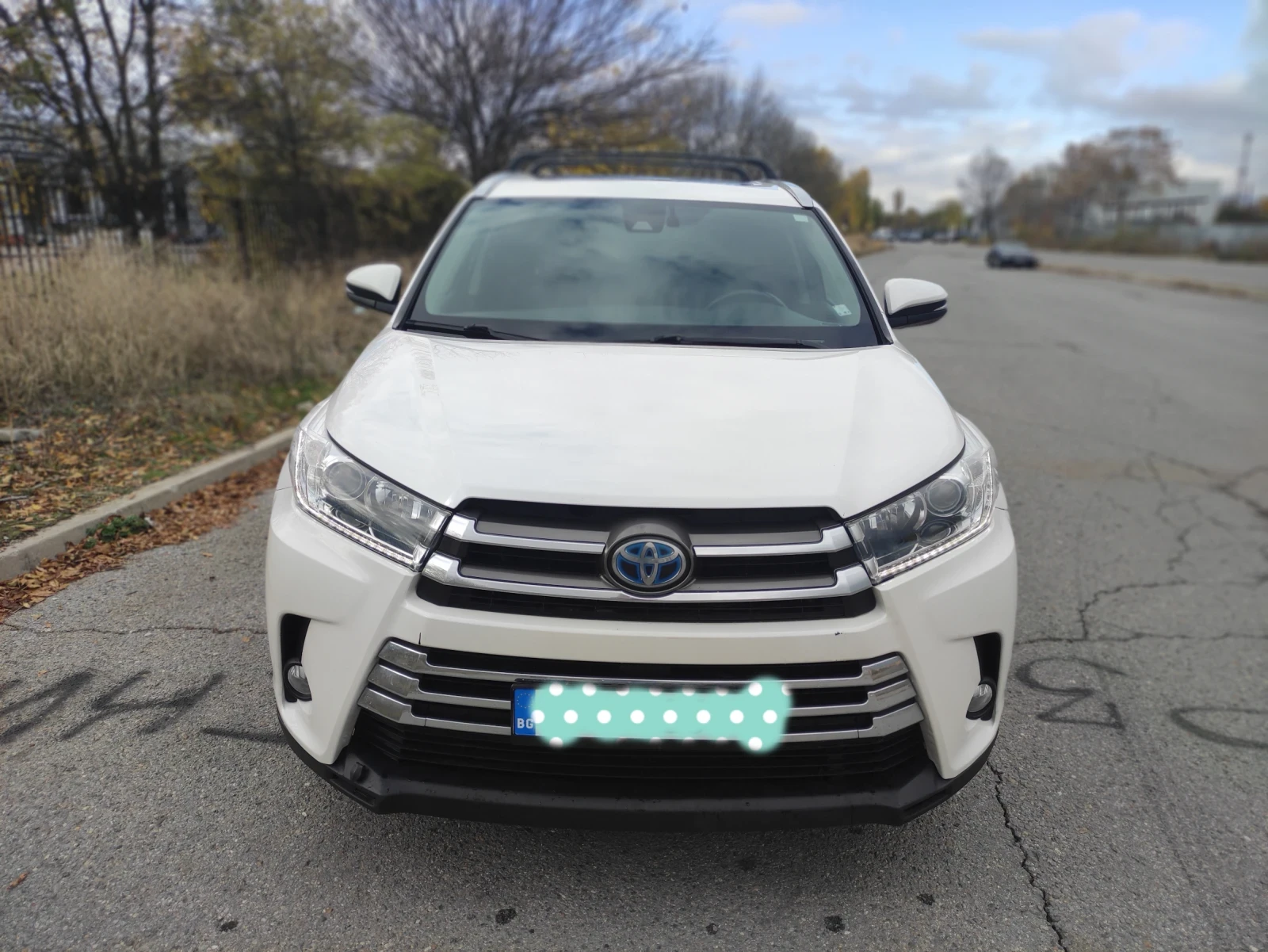 Toyota Highlander XLE 3.5 Хибрид 7+ 1, снимка 6 - Автомобили и джипове - 55367523