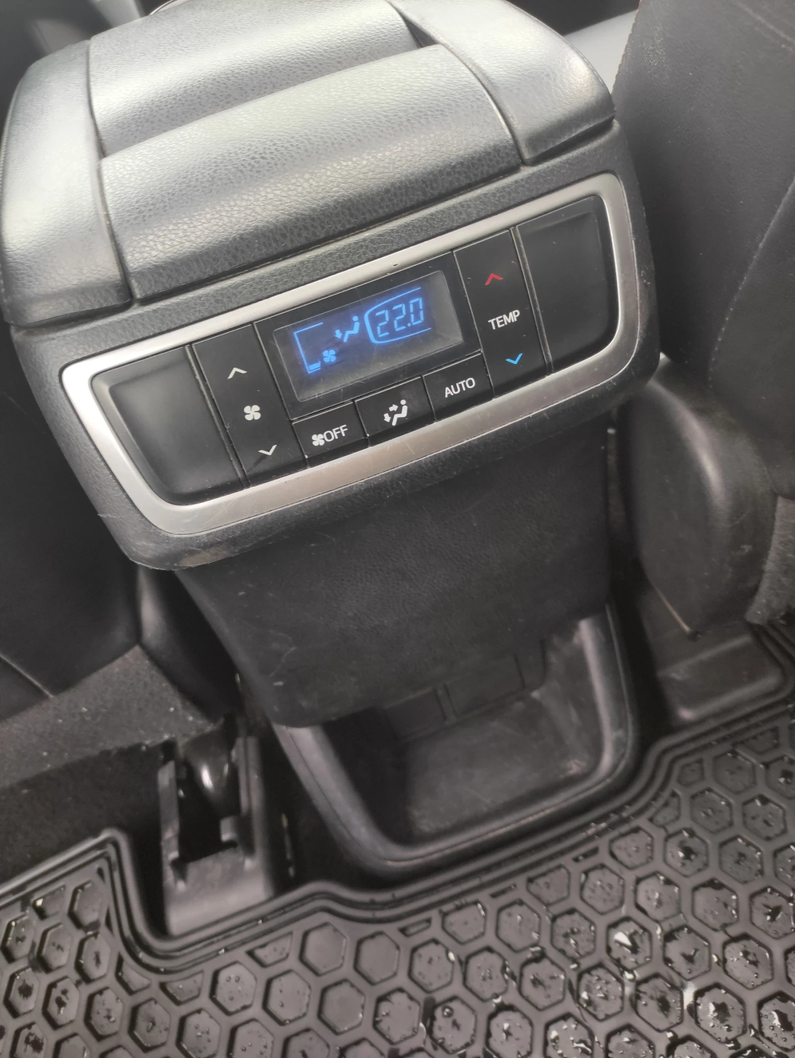 Toyota Highlander XLE 3.5 Хибрид 7+ 1, снимка 14 - Автомобили и джипове - 55367523
