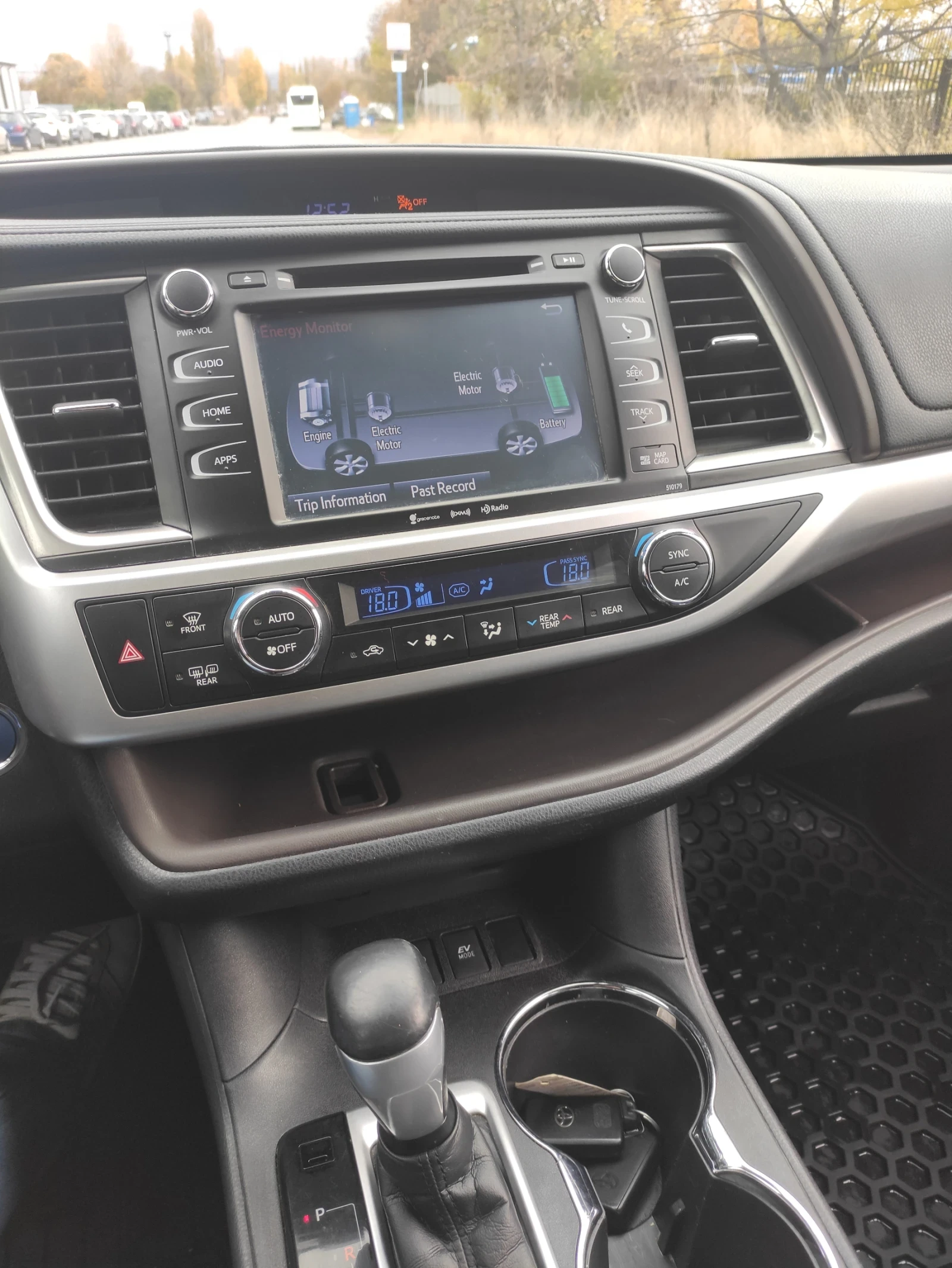 Toyota Highlander XLE 3.5 Хибрид 7+ 1, снимка 16 - Автомобили и джипове - 55367523