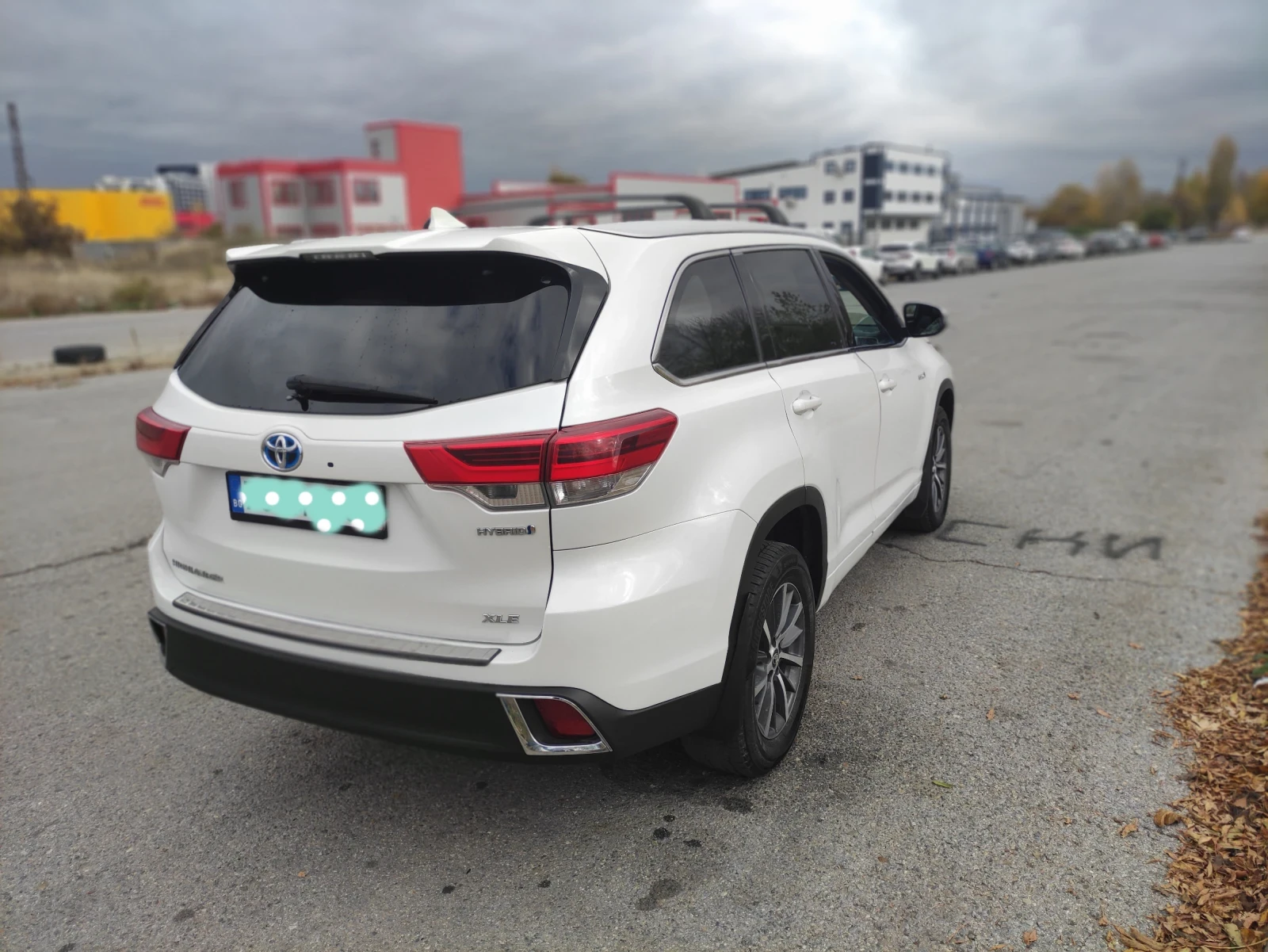 Toyota Highlander XLE 3.5 Хибрид 7+ 1, снимка 2 - Автомобили и джипове - 55367523