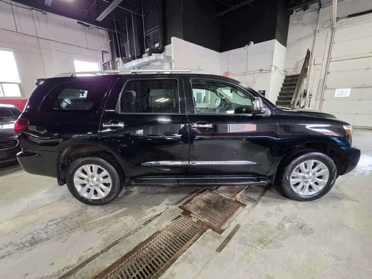 Toyota Sequoia * 4WD Platinum 5.7L * CARFAX * 7 МЕСТА, снимка 3 - Автомобили и джипове - 55668039