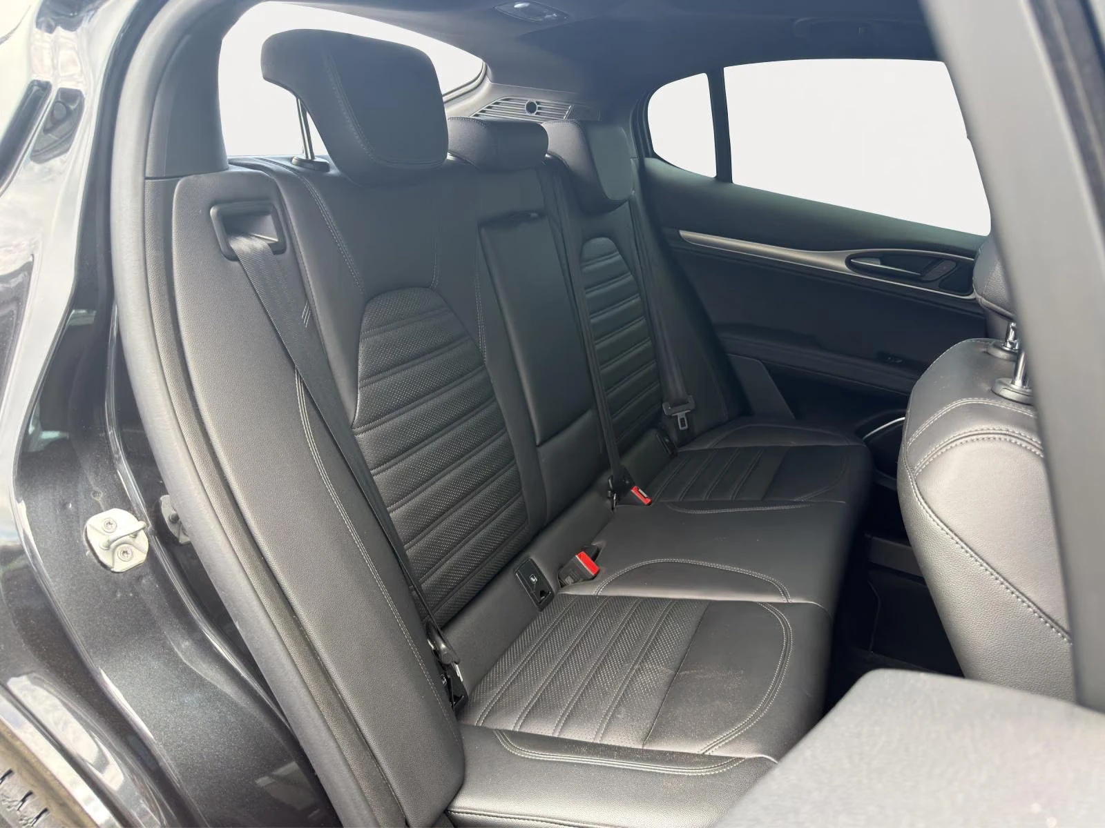 Alfa Romeo Stelvio VELOCE/280HP/Q4/PANO/AHK/CAM/MEMO/KLESS/630q, снимка 14 - Автомобили и джипове - 55750997