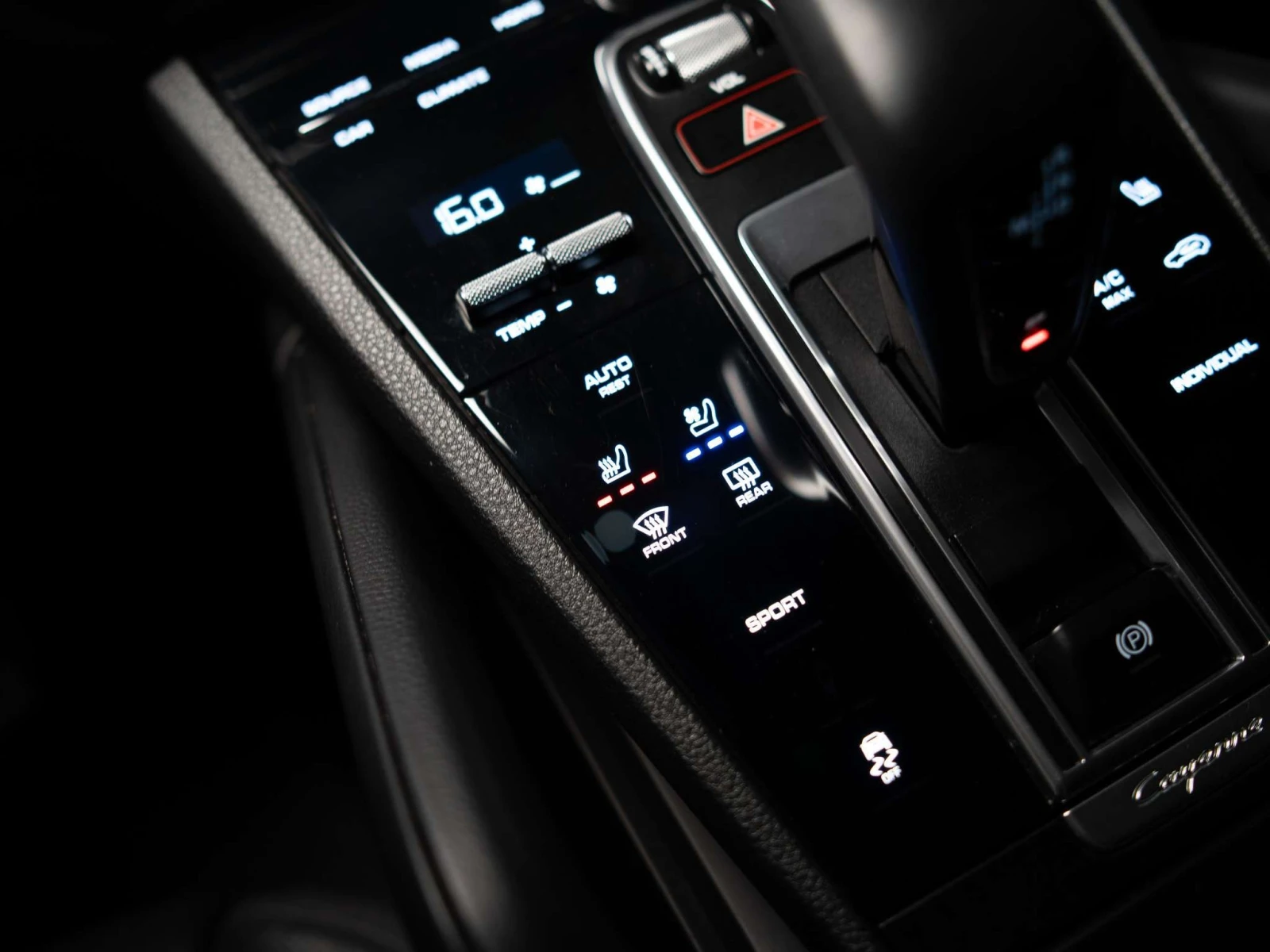 Porsche Cayenne * PREMIUM PLUS | PANO | BOSE | 20 IN * CARFAX * , снимка 17 - Автомобили и джипове - 56058781