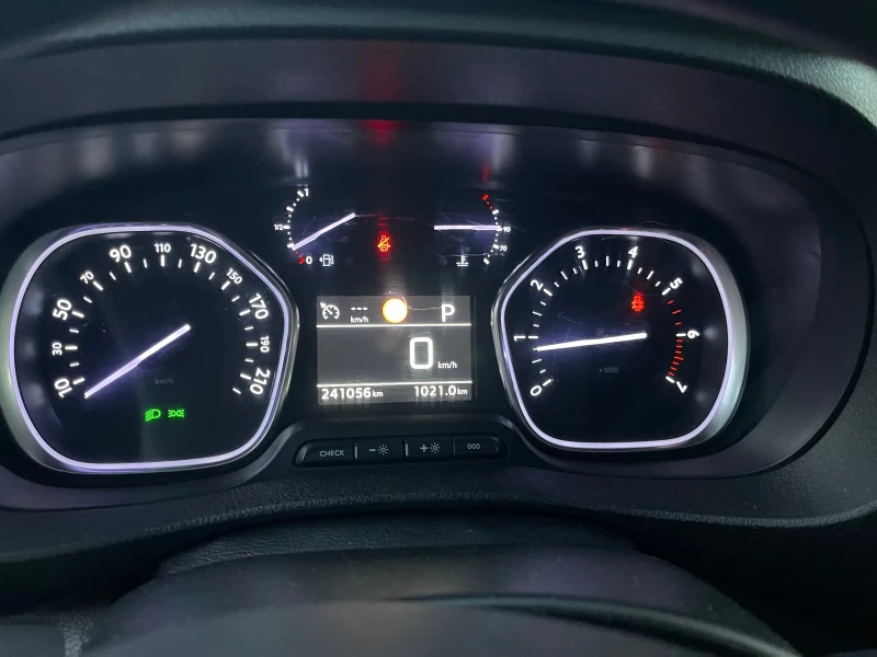 Peugeot Expert 2.0HDi/180кс/Автоматик/6 места, снимка 12 - Бусове и автобуси - 52380920