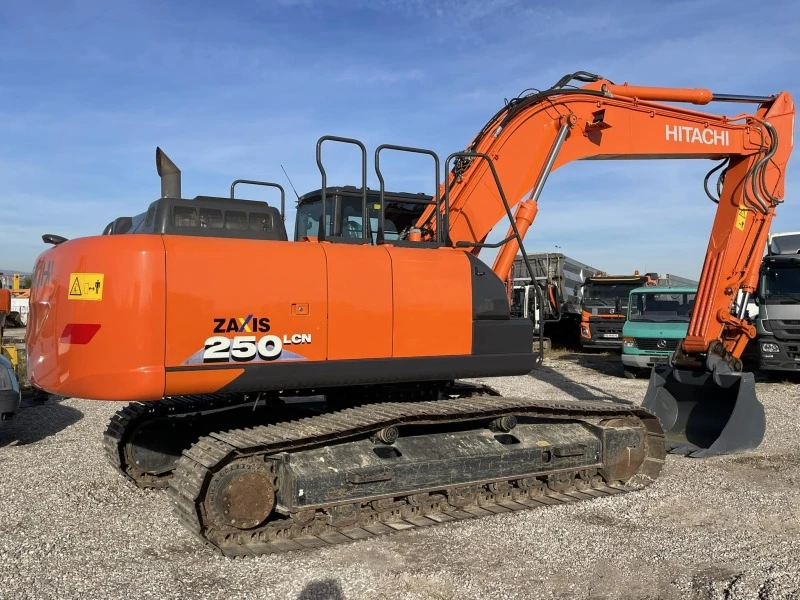 Багер Hitachi ZX 250 LC-6 , снимка 3 - Индустриална техника - 42989072