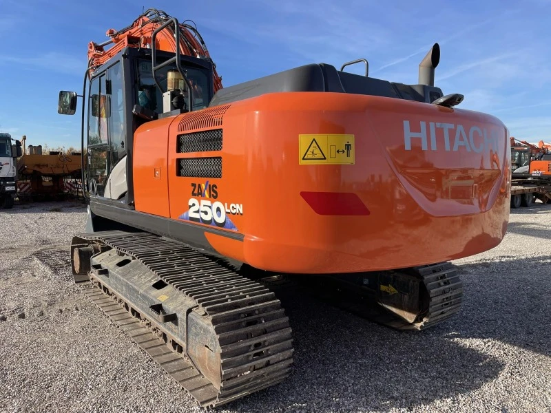 Багер Hitachi ZX 250 LC-6 , снимка 4 - Индустриална техника - 42989072