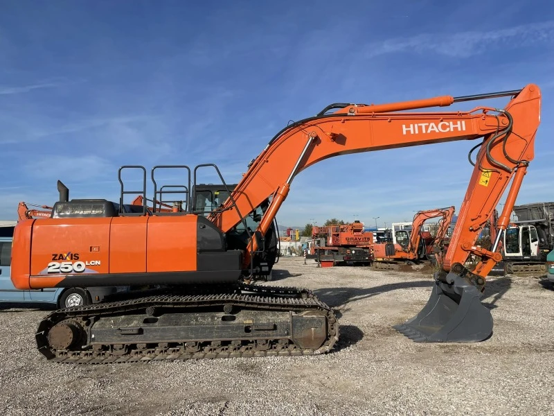 Багер Hitachi ZX 250 LC-6 , снимка 17 - Индустриална техника - 42989072