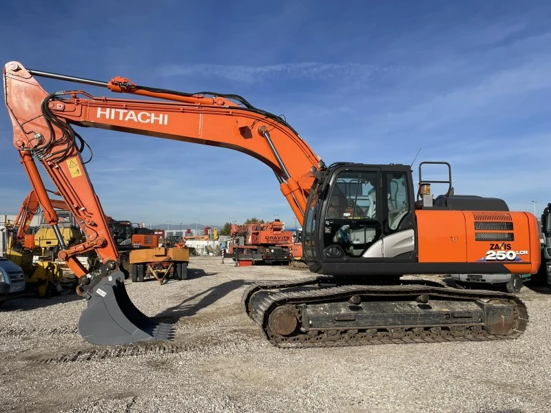 Багер Hitachi ZX 250 LC-6 , снимка 5 - Индустриална техника - 42989072