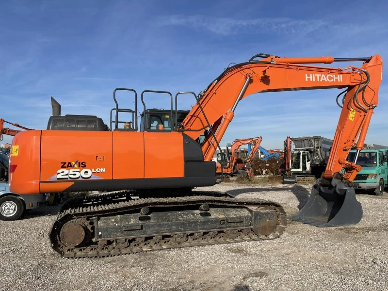 Багер Hitachi ZX 250 LC-6 , снимка 13 - Индустриална техника - 42989072