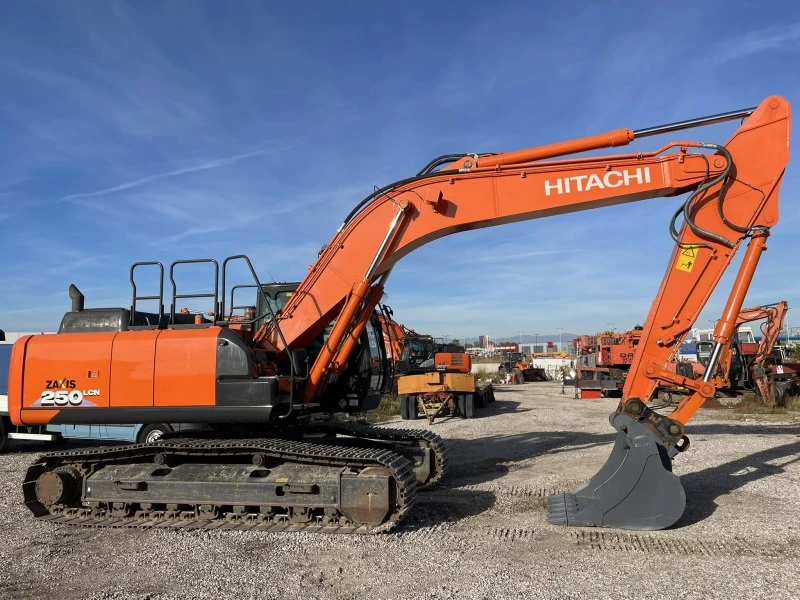 Багер Hitachi ZX 250 LC-6 , снимка 8 - Индустриална техника - 42989072