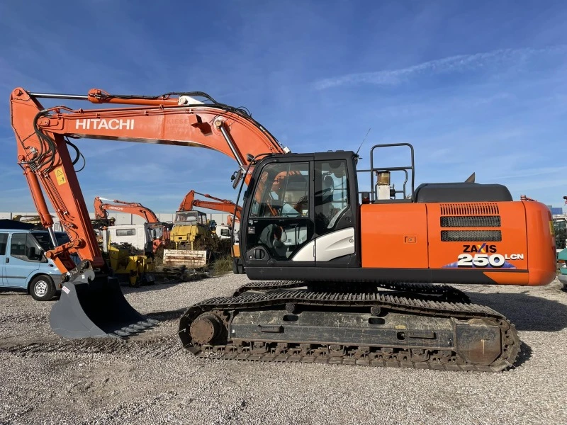 Багер Hitachi ZX 250 LC-6 , снимка 10 - Индустриална техника - 42989072