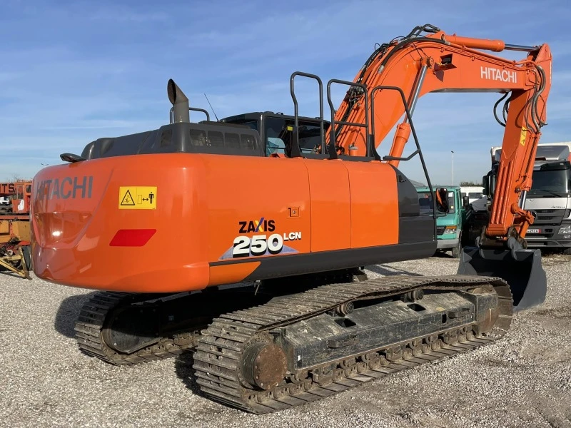 Багер Hitachi ZX 250 LC-6 , снимка 7 - Индустриална техника - 42989072