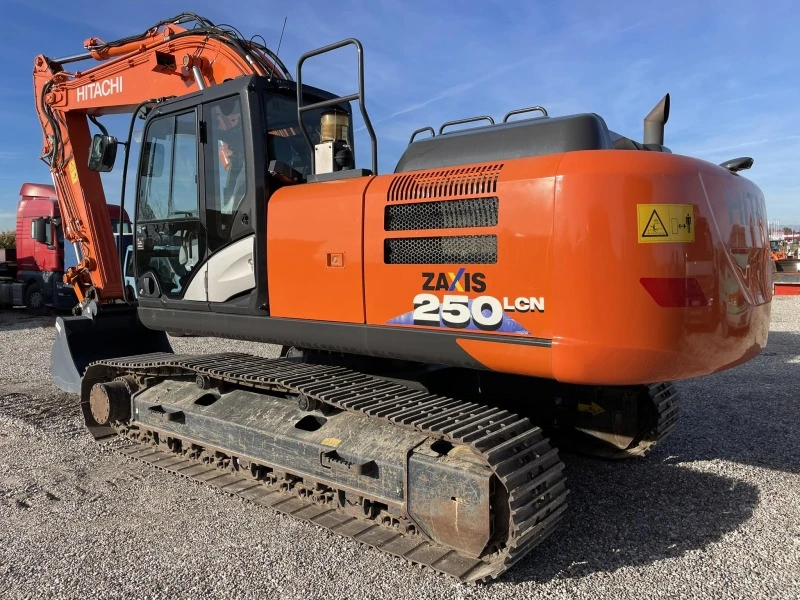 Багер Hitachi ZX 250 LC-6 , снимка 14 - Индустриална техника - 42989072