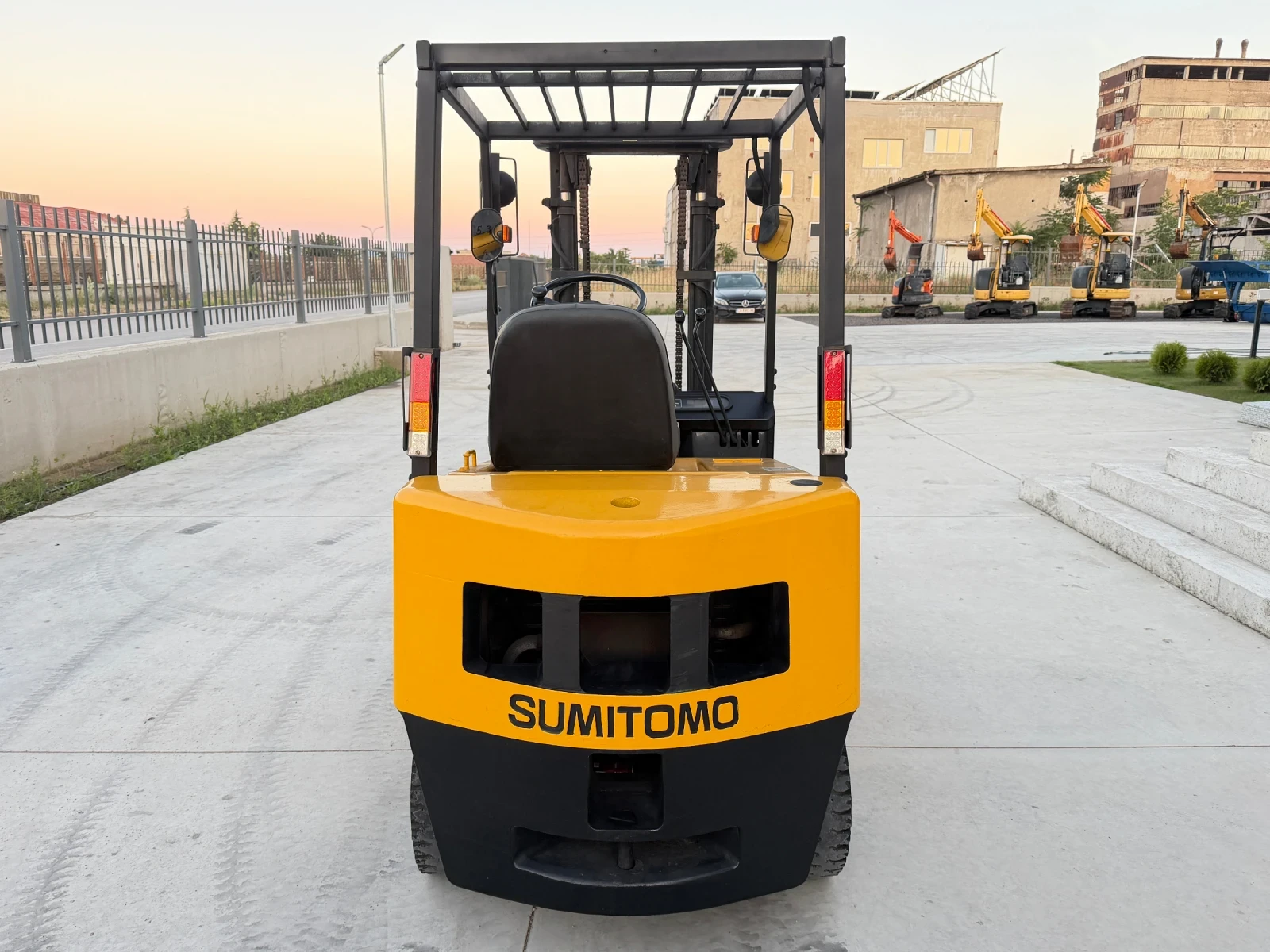 Мотокар Yale Sumitomo 1.5 Тона / ПЕРФЕКТЕН / Като Нов, снимка 4 - Индустриална техника - 53631978