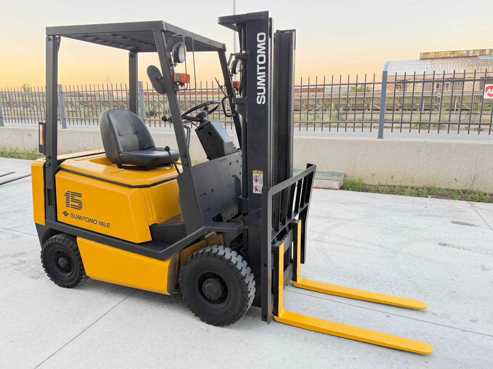 Мотокар Yale Sumitomo 1.5 Тона / ПЕРФЕКТЕН / Като Нов, снимка 7 - Индустриална техника - 53631978
