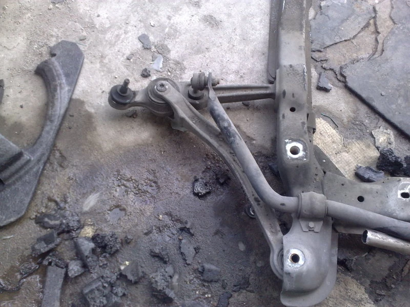 носач преден десен за Сааб 9-3 2.2TID 02г.