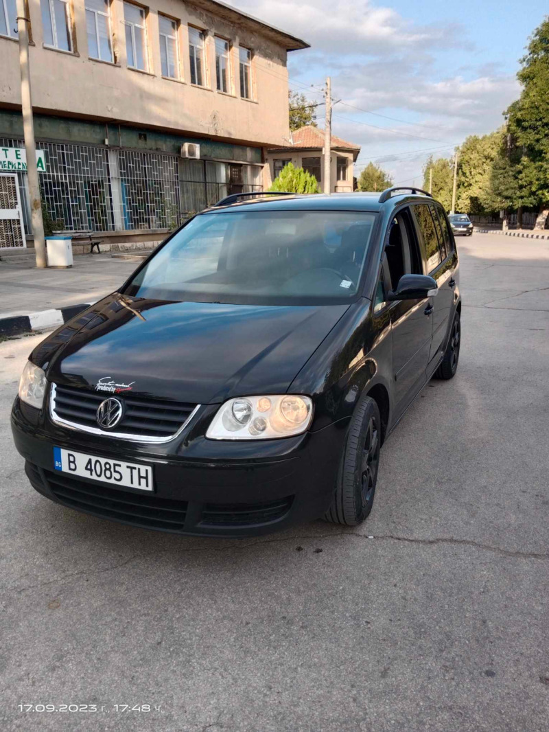 VW Touran, снимка 1 - Автомобили и джипове - 45960630