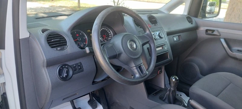 VW Caddy, снимка 9 - Автомобили и джипове - 46529626