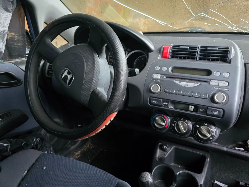 Honda Jazz Ударена, снимка 9 - Автомобили и джипове - 48574705