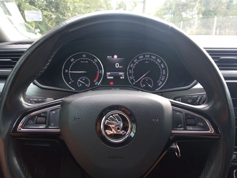 Skoda Superb, снимка 5 - Автомобили и джипове - 52450059