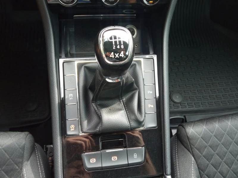 Skoda Superb, снимка 9 - Автомобили и джипове - 52450059