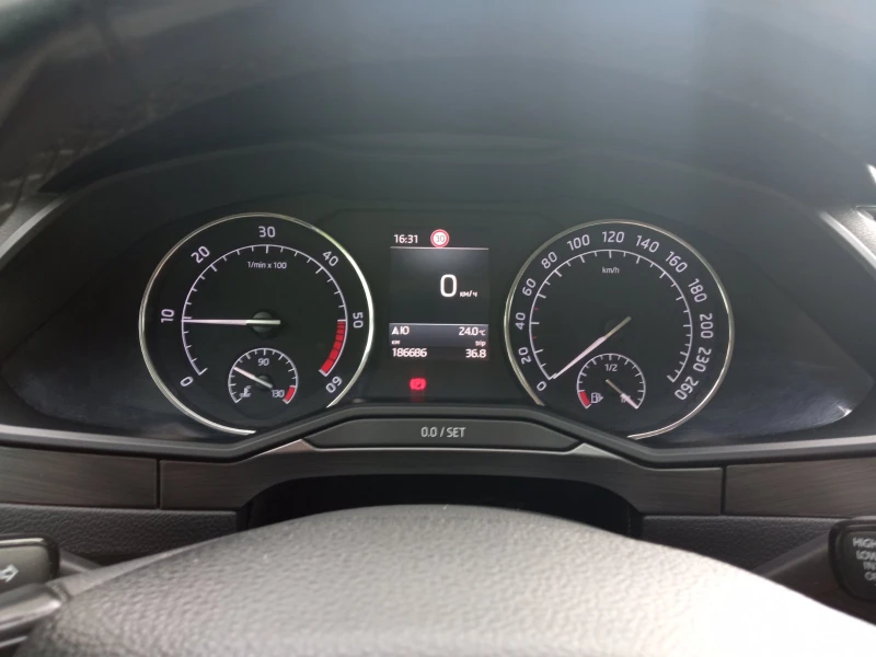 Skoda Superb, снимка 15 - Автомобили и джипове - 52450059