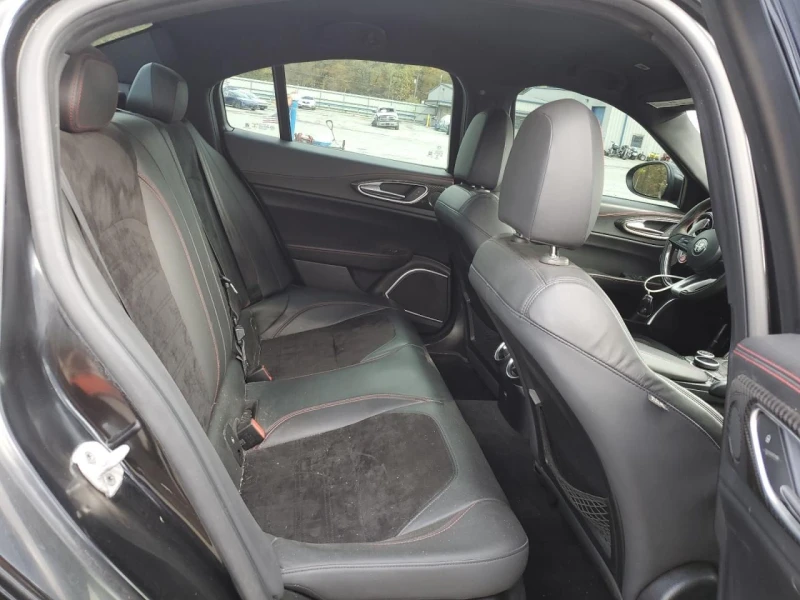 Alfa Romeo Giulia, снимка 10 - Автомобили и джипове - 52322746