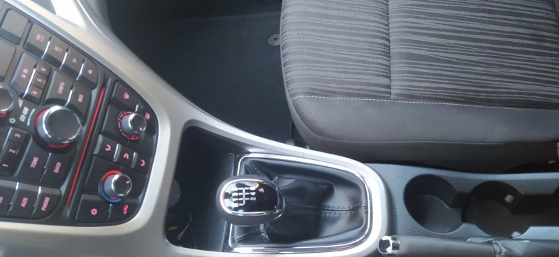 Opel Astra Sport Tourer 1.7 CDTi, снимка 5 - Автомобили и джипове - 52540052