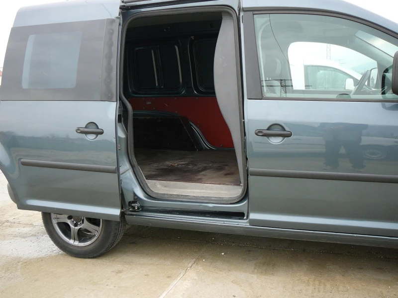 VW Caddy 1.9 tdi Автомат, снимка 8 - Автомобили и джипове - 53387073