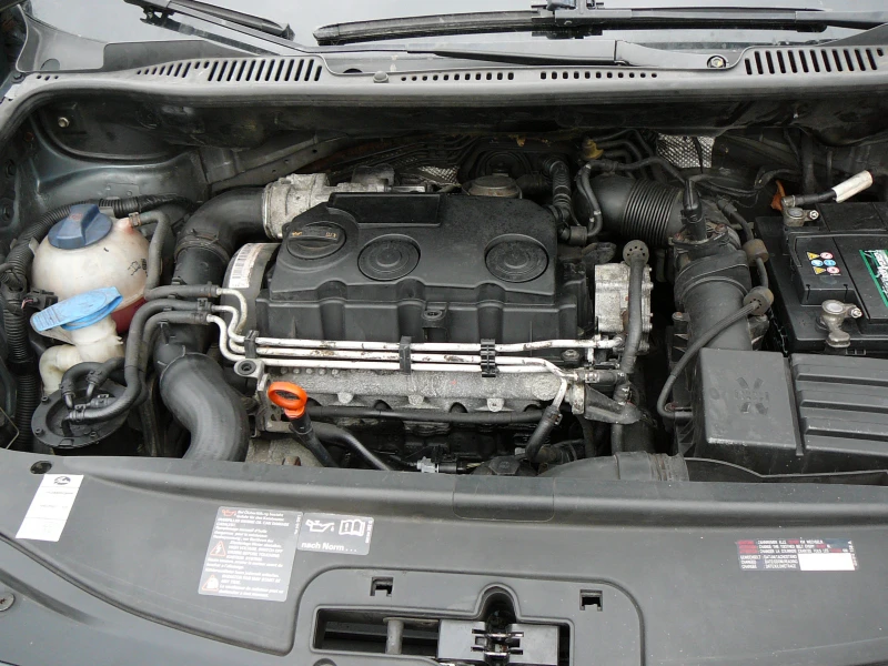 VW Caddy 1.9 tdi Автомат, снимка 14 - Автомобили и джипове - 53387073