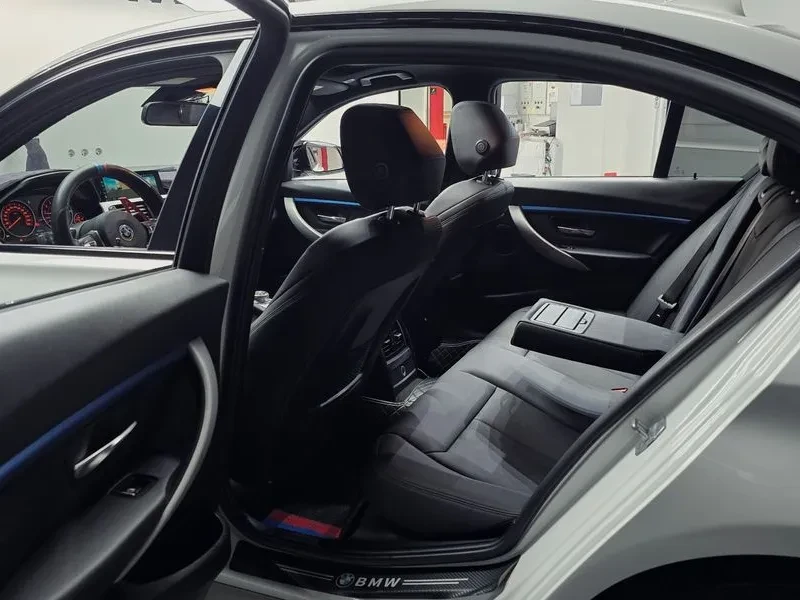 BMW 320 i, снимка 11 - Автомобили и джипове - 54592442