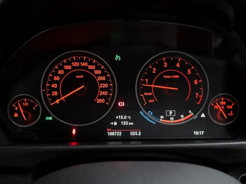 BMW 320 i, снимка 8 - Автомобили и джипове - 54592442