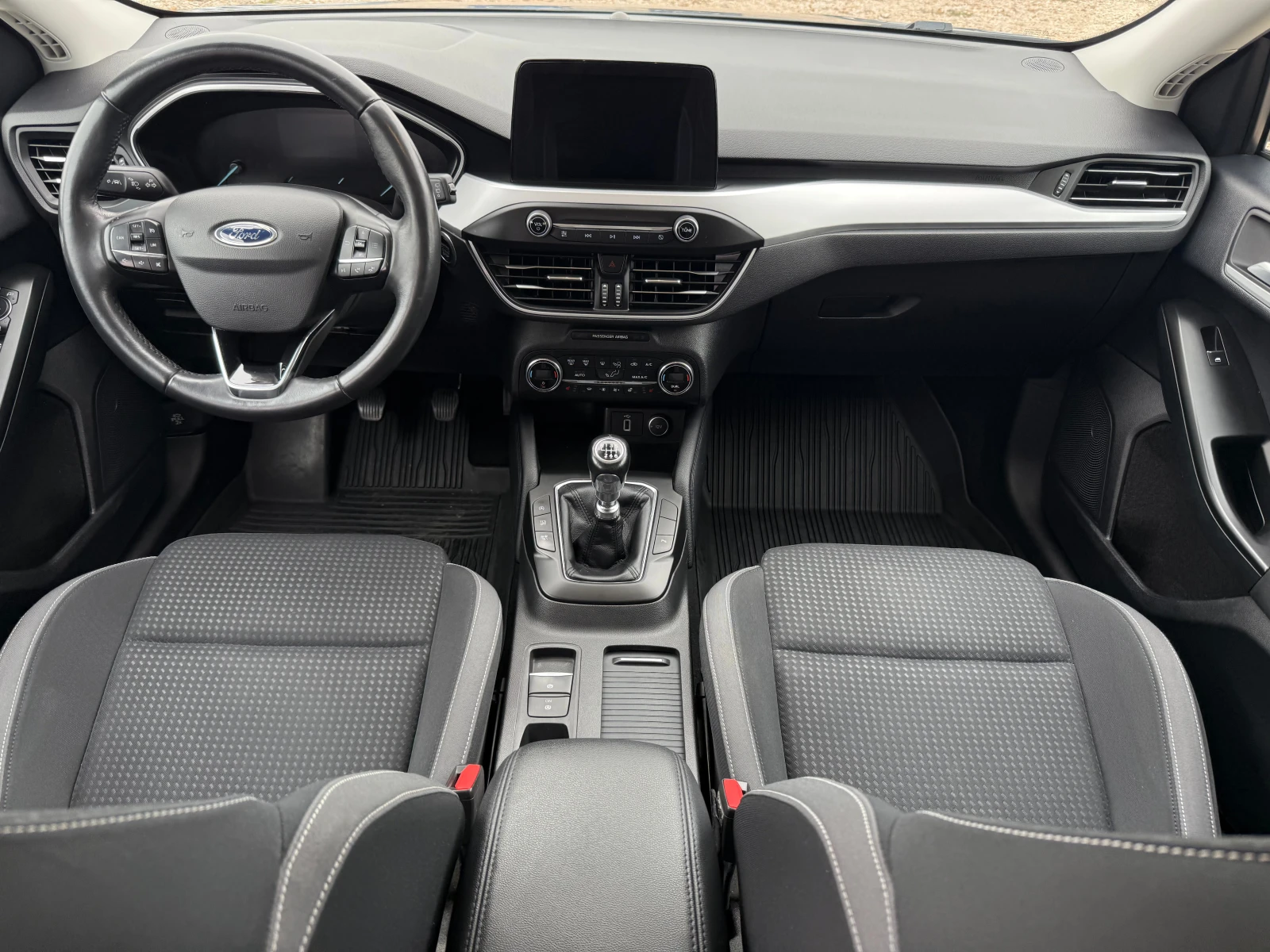Ford Focus 1.5d/Titanium/Keyless Go/Nav/PDC/Euro6 - изображение 9