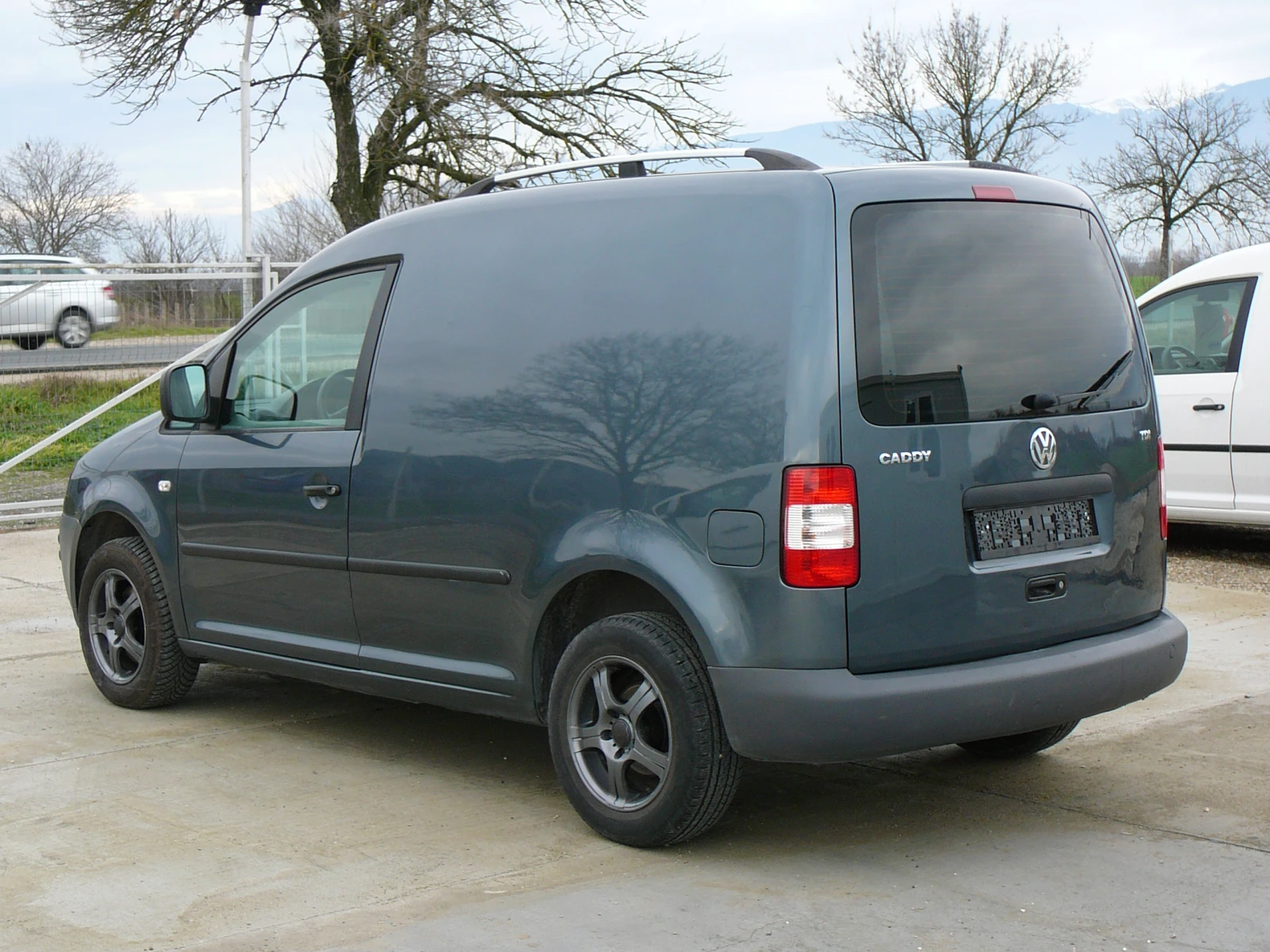 VW Caddy 1.9 tdi Автомат - изображение 7