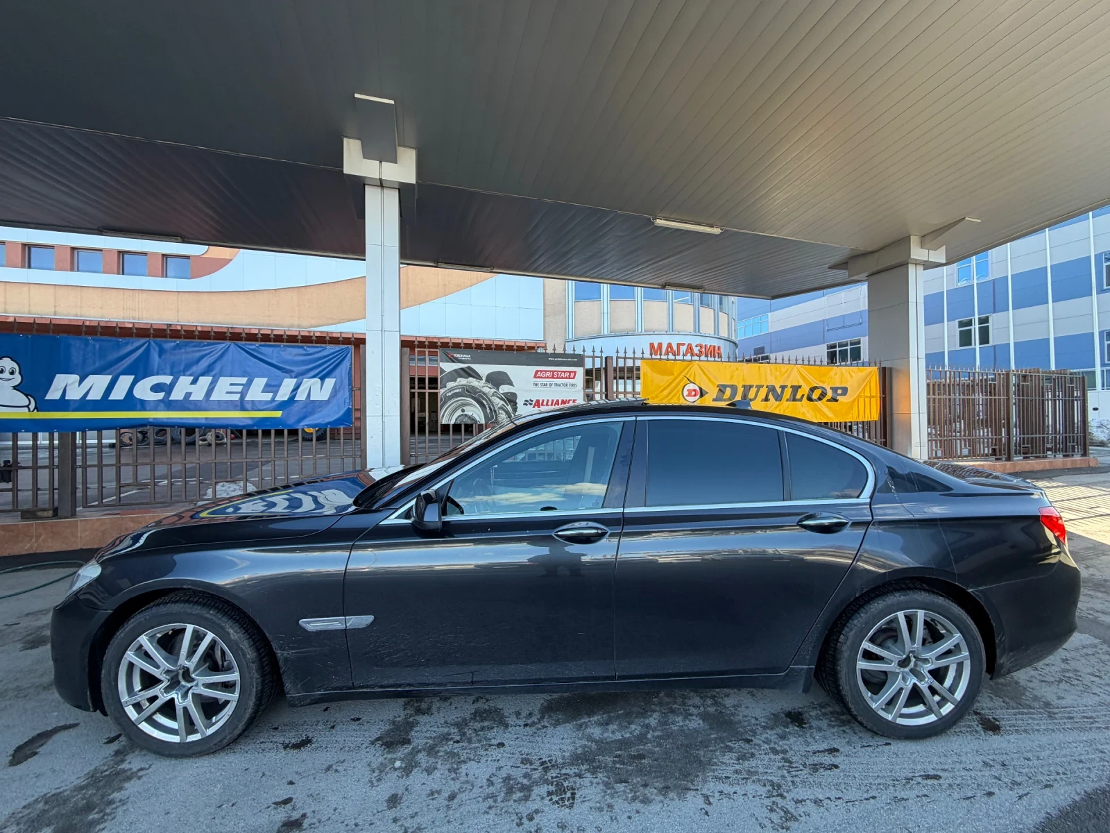 BMW 730 БАРТЕР* 3.0Д* Телевизори* 5бутона, снимка 3 - Автомобили и джипове - 54153642