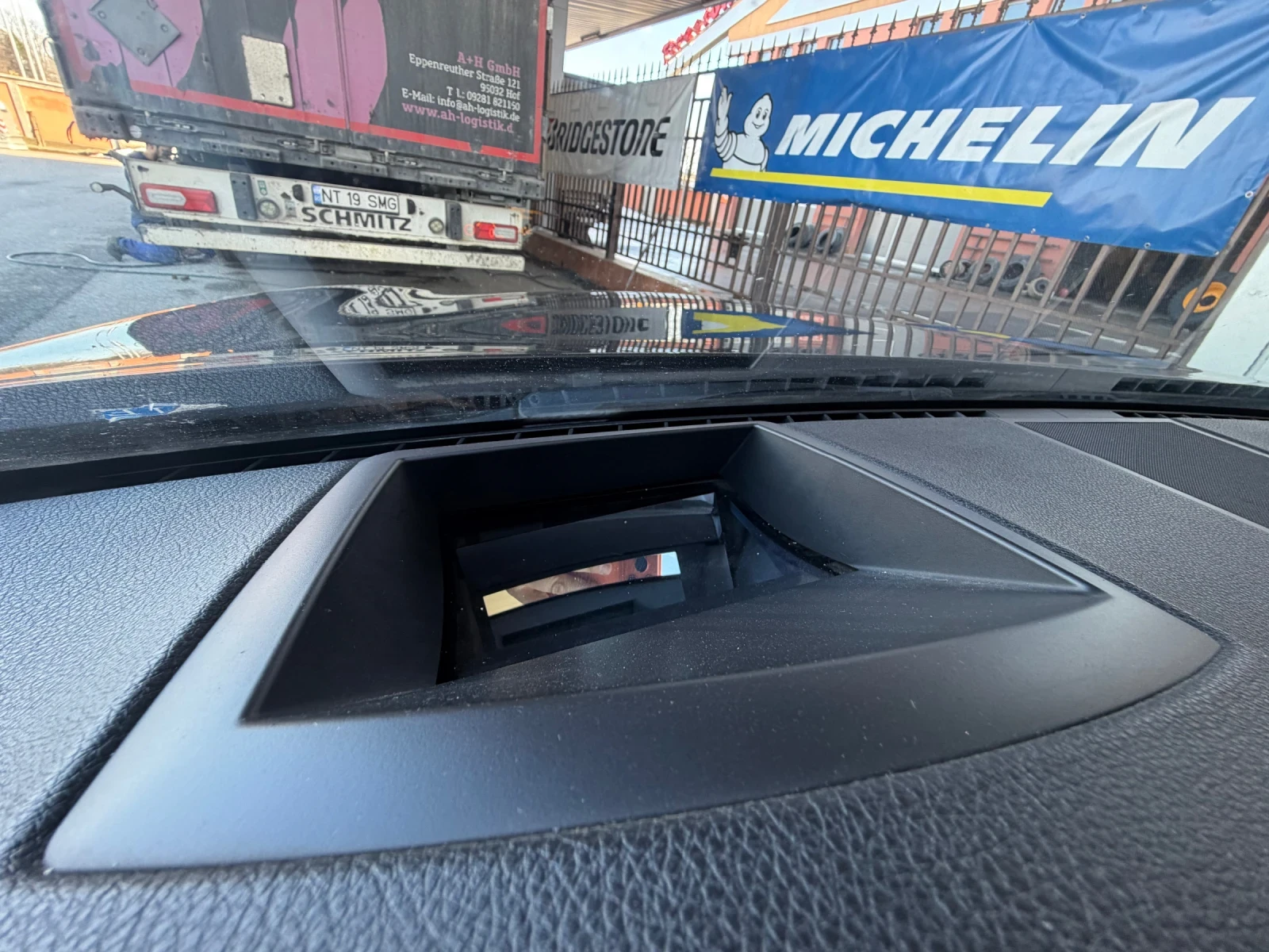 BMW 730 БАРТЕР* 3.0Д* Телевизори* 5бутона, снимка 13 - Автомобили и джипове - 54153642