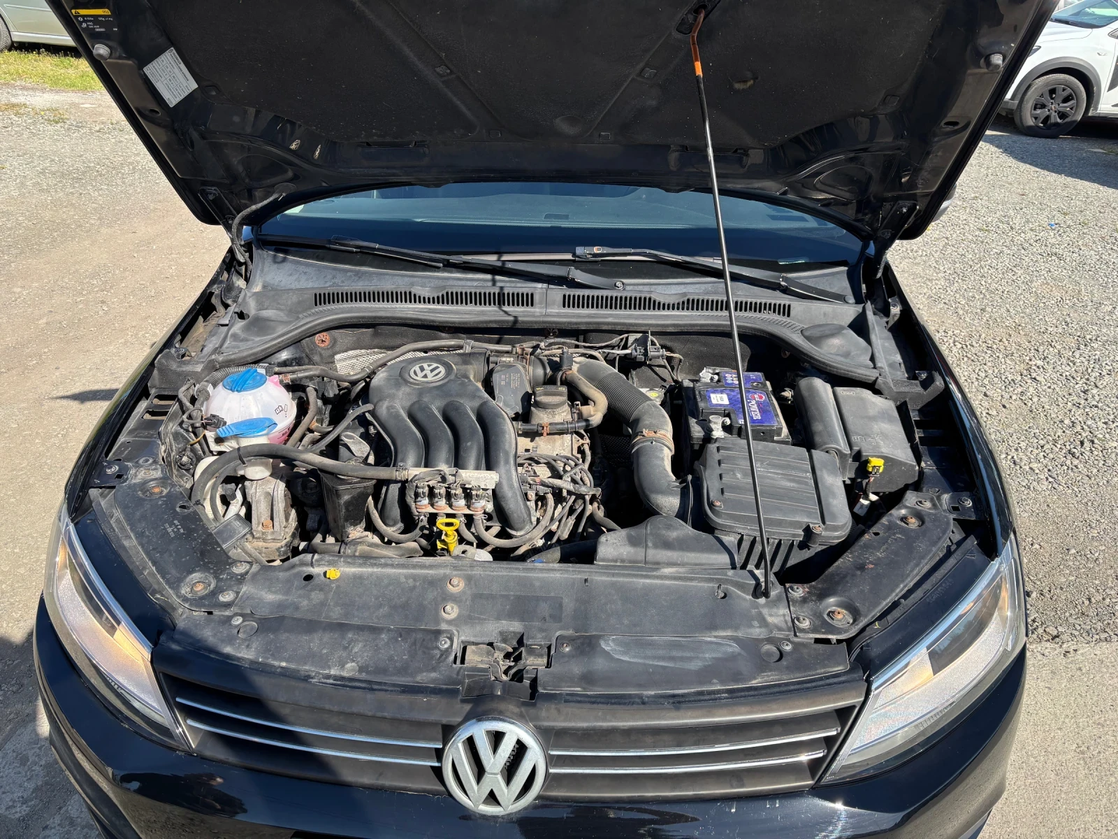 VW Jetta 2.0 115 ГАЗ/Бензин, снимка 9 - Автомобили и джипове - 54323876
