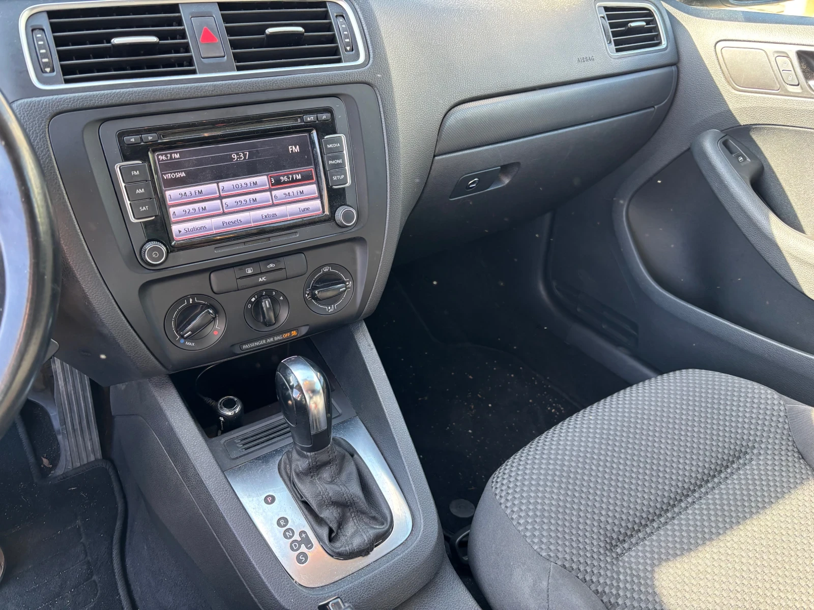 VW Jetta 2.0 115 ГАЗ/Бензин, снимка 7 - Автомобили и джипове - 54323876