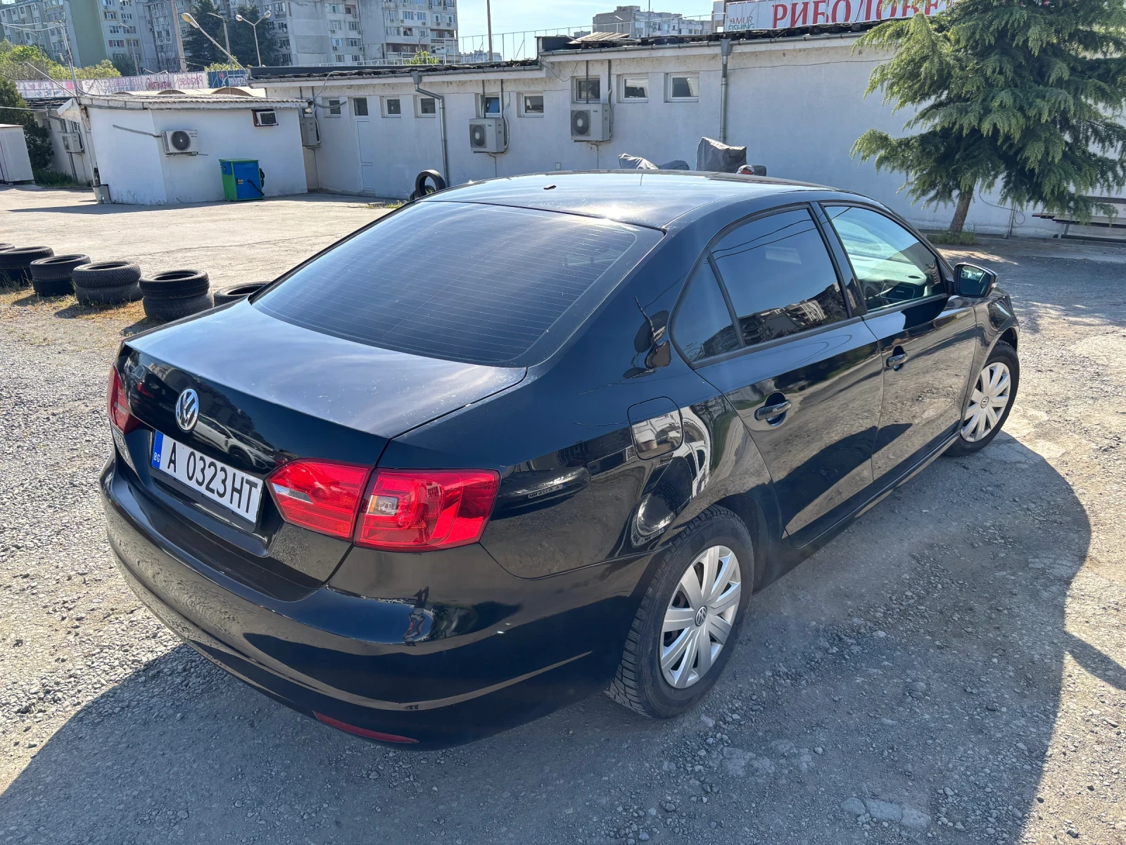 VW Jetta 2.0 115 ГАЗ/Бензин, снимка 3 - Автомобили и джипове - 54323876