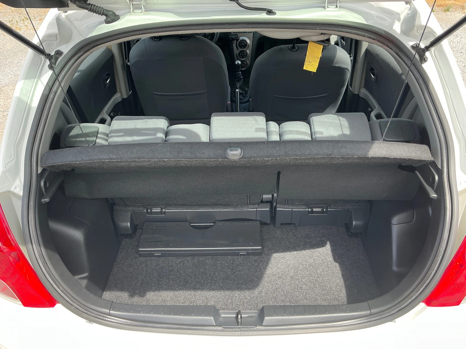 Toyota Yaris 1.3 VVT-I, снимка 9 - Автомобили и джипове - 54573291