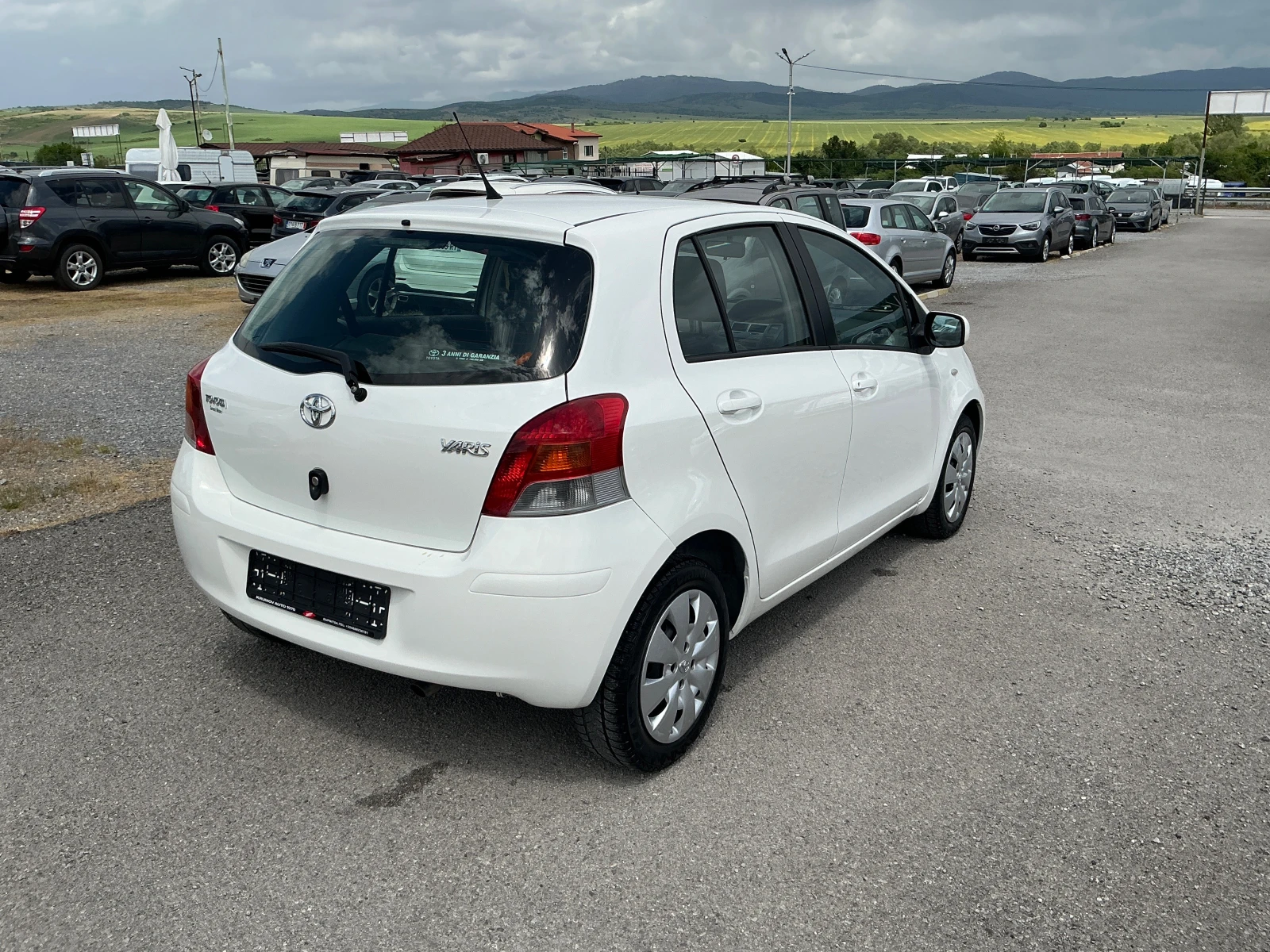 Toyota Yaris 1.3 VVT-I, снимка 7 - Автомобили и джипове - 54573291